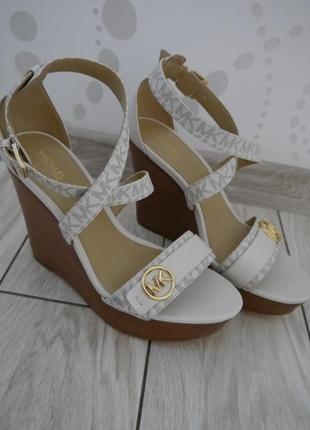 Оригинальные босоножки michael kors