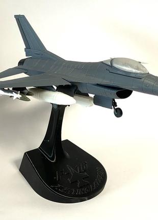F-16 у масштабі 1:48