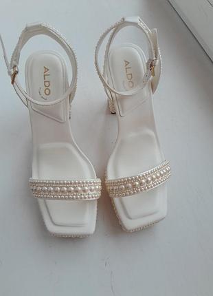 Босоножки 36-37р aldo