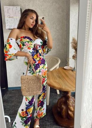 Белый комбинезон в цветы asos с широкими брюками и открытыми плечами