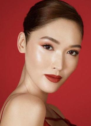 Палетка теней charlotte tilbury luxury palette - queen of luck 5.2 g