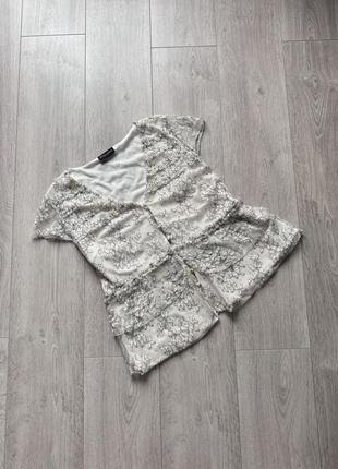 Мереживна блузка з баскою