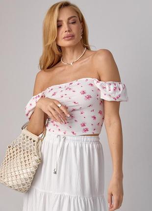 Короткая блуза-топ в цветочек - белый с розовым цвет, m (есть размеры)7 фото