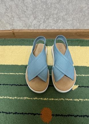 Женские босоножки clarks