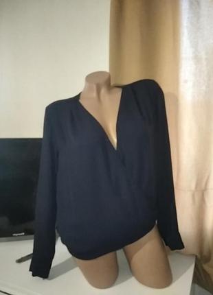 Красива синя блуза на запах з довгим рукавом
