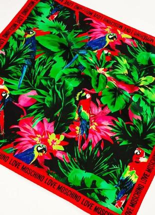Красочный  платок с тропическим принтом love moschino