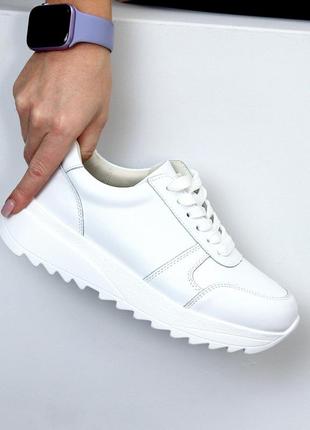 Шкіряні жіночі білі кросівки на завищеній підошві кроссовки кожа1 фото