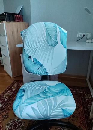 Красивый чехол из трикотажа с флористичным принтом на офисное кресло ,компьютерный стул
