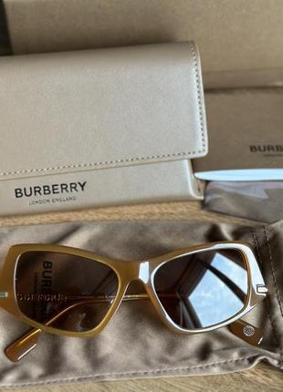 Новые очки burberry