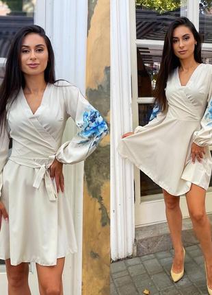 Женское нежное платье с вышивкой на рукаве2 фото