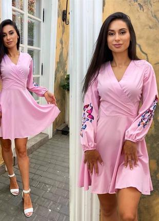 Женское нежное платье с вышивкой на рукаве3 фото