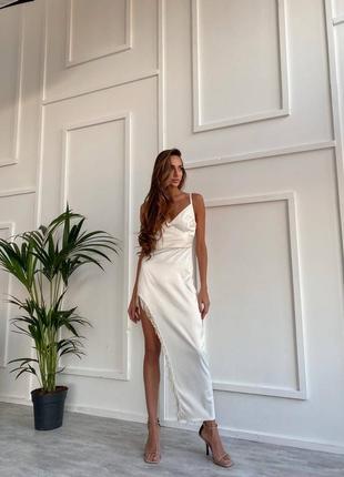 Платье на бретелях с бахромой