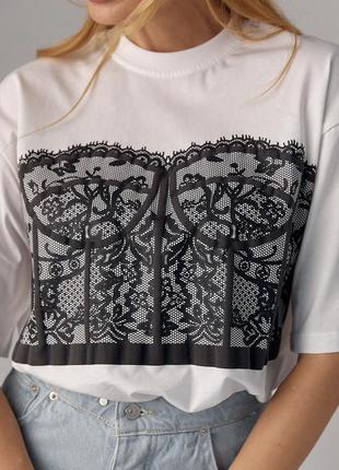 Жіноча футболка з принтом мереживного корсета4 фото