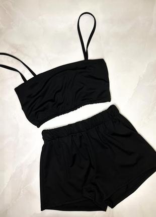 Костюм літній жіночий чорний топ на бретельках бандо шорти на резинці