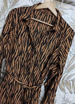 Длинное платье с леопардовым принтом и разрезом платья в пол