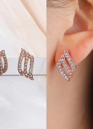 Серьги золотистые с камушками камнями бриллиантами стразами дорожки сережки серёжки под золото типа золотые гвоздики блестящие