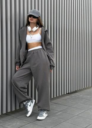 Костюм. зепка oversize, брюки тоже свободного кроя, низ брюк на фиксаторах