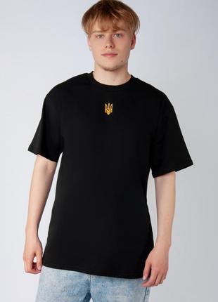 Патриотическая футболка черная с гербом украины, футболка с золотым трезубом