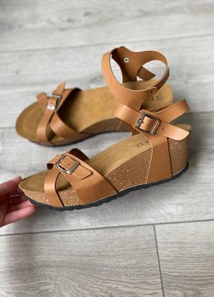 Дууже легеннькі босоніжки оригінал італія bellini рр.41