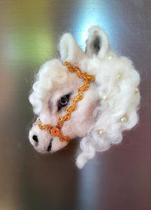 Брошь, лошадь