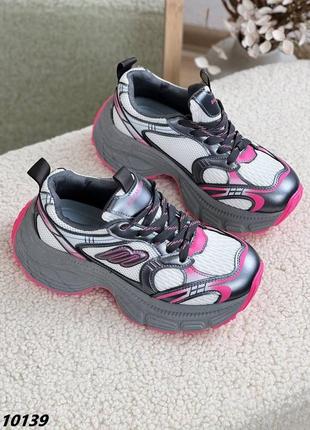 Стильные женские кроссовки