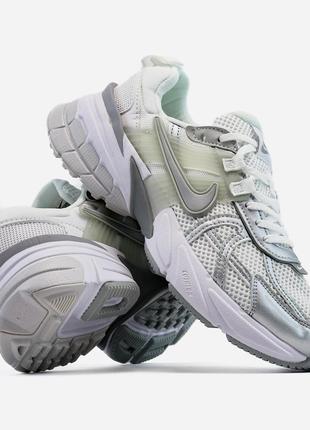 Женские кроссовки nike v2k runtekk "white metallic"