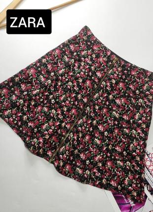Юбка женская короткая в цветочный принт на молнии от бренда zara s