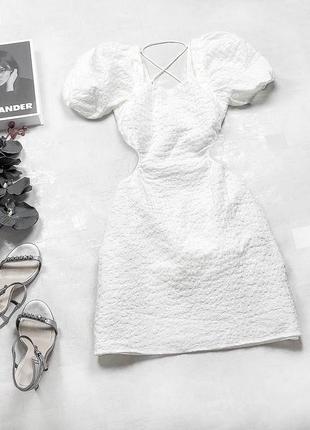 Стильна білосніжна сукня shein фактурною тканиною з відкритою спинкою зі шнуровкою
