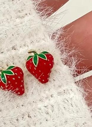 Сережки яскраві полунички