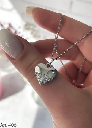 Серебряное колье на тонкой цепочке с кулоном сердцем