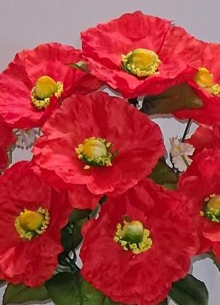 Букет червоного маку на 9 квiток диіаметром 11 см, висота букета 40 см.