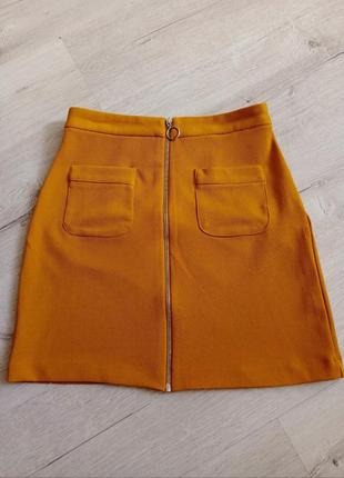 Гарна спідниця юбка з замком