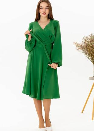 Платье рукав фонарик женское зеленое модное демисезонное на запах американский креп с поясом по колено актуаль