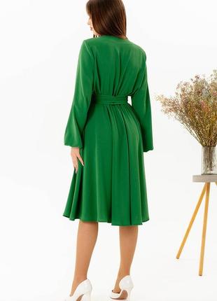 Платье рукав фонарик женское зеленое модное демисезонное на запах американский креп с поясом по колено актуаль4 фото