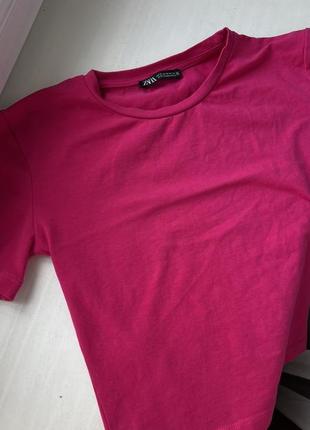 Укорочена футболка топ малинова зара