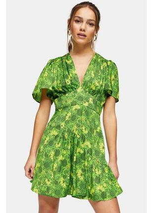 Стильное сатиновое платье с v- вырезом и оборками в цветочный принт topshop petite 12/40/l