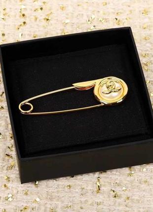 Брошка chanel