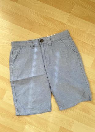 Шорти чінос