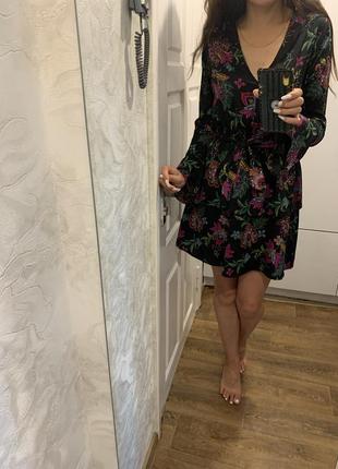 Короткое платье в цветочный принт