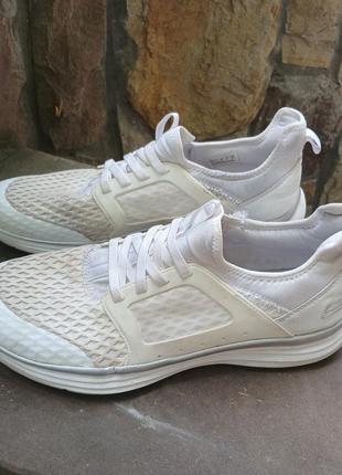Мужские кроссовки skechers.
