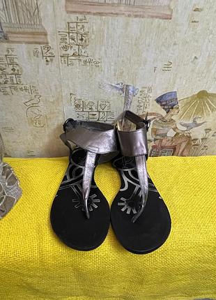 Босоножки бренда red or dead (англия)