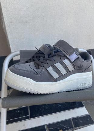Кросівки adidas жіночі