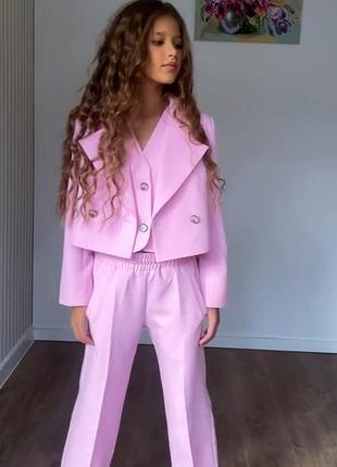Костюм-двійка дитячий брючний для дівчинки, піджак укорочений штани, ошатний, шкільний рожевий