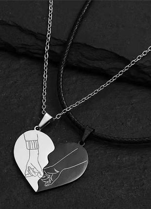 Парные кулоны для влюбленных серце с принтом ладонь в ладонь 2 кулона и 2 цепочки
