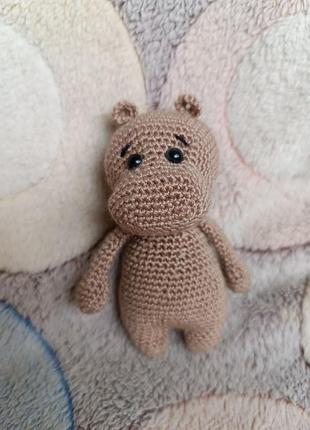 Маленькая игрушка бегемотик