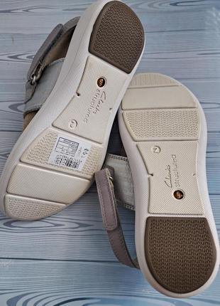 Босоніжки шкіряні clarks 5