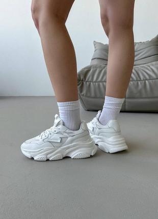 Кроссовки женские