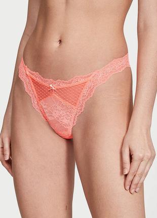 Трусики тонг с цветочным кружевом victoria's secret