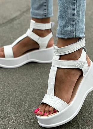 Босоножки женские на танкетке материал натуральная кожа питон цвет белый размер 40 (26 см) (56754)