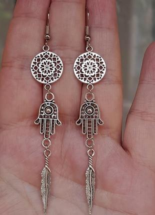 Стильные серьги в стиле хиппи бохо этатно мандала хамса рука фатимы перо